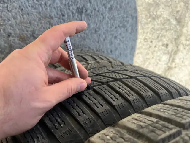 Dodge Grand Caravan 225-65-17 CONTINENTAL 8/32 USURE TRES BON PN in Cars & Trucks in St-Georges-de-Beauce - Image 7