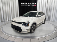 NAVIGATION SYSTEM, PARKING DISTANCE SENSORS, SATELLITE RADIO, HEATED SEATS, HEADS UP DISPLAY, POWER... (image 5)