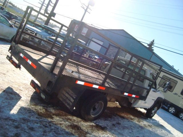 2005 GMC Sierra 3500 DRW LONG WHEEL BASE FLAT DECK in Cars & Trucks in Edmonton - Image 3