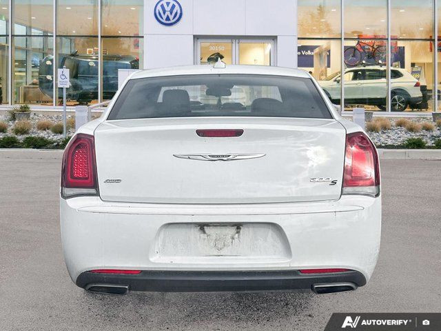 2018 Chrysler 300 300S in Cars & Trucks in Abbotsford - Image 4