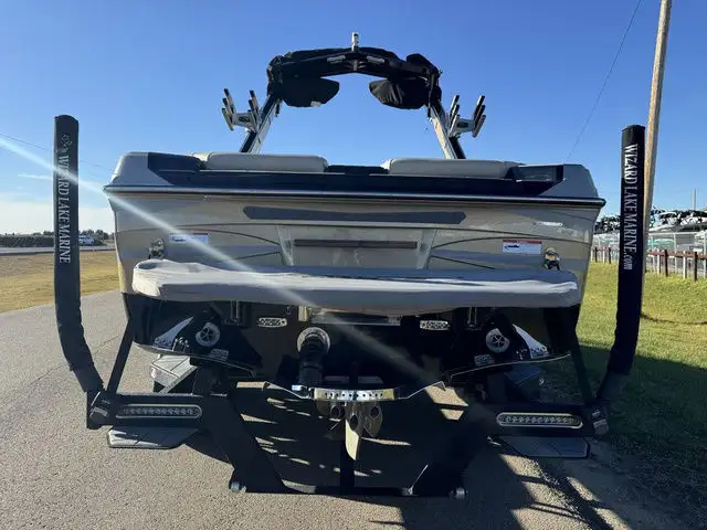 2021 Centurion Ri245 in Powerboats & Motorboats in Kelowna - Image 7