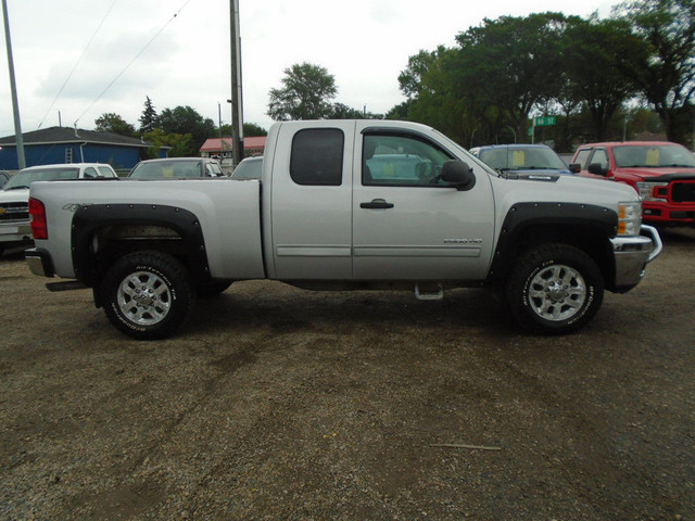 2013 Chevrolet Silverado 2500HD LT 4x4 Extended Cab in Cars & Trucks in Edmonton - Image 3
