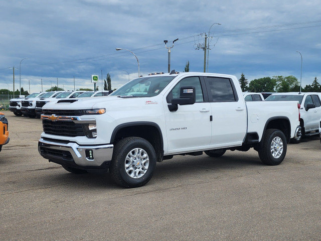 2025 Chevrolet Silverado 3500HD True North Edition 6'6 FOOT BOX  in Cars & Trucks in St. Albert - Image 2