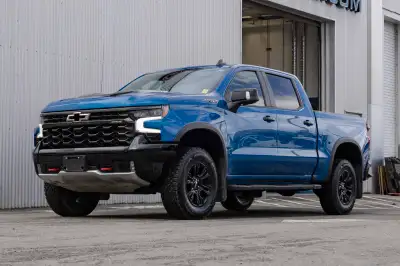 Conquer any terrain in the 2022 Chevrolet Silverado 1500 ZR2. Built for adventure, this off-road pow...