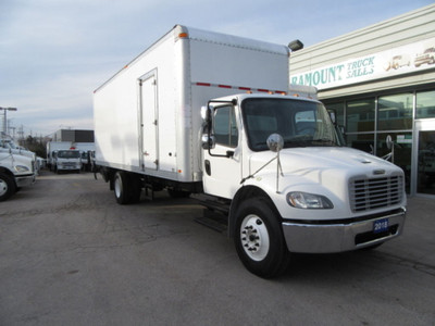  2018 Freightliner M2-106 DIESEL AUTO 26 FT BOX WITH RAMP & PWR 
