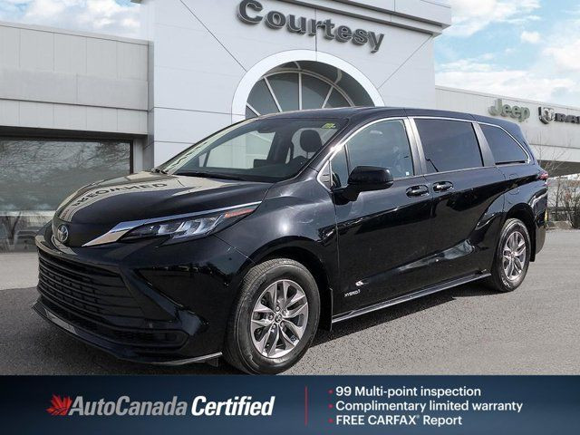 2021 Toyota Sienna LE | Third Row Seating | Apple/Android in Cars & Trucks in Calgary