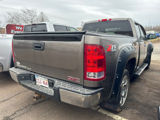 2012 GMC Sierra 1500 SLE - OnStar - SiriusXM in Cars & Trucks in Moncton - Image 4