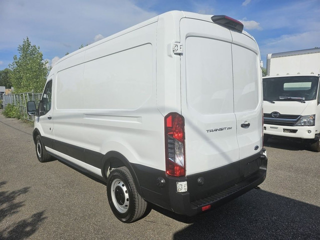 2024 Ford Transit Cargo Van 250 Toit Moyen 148 $211/Semaine in Cars & Trucks in City of Montréal - Image 3