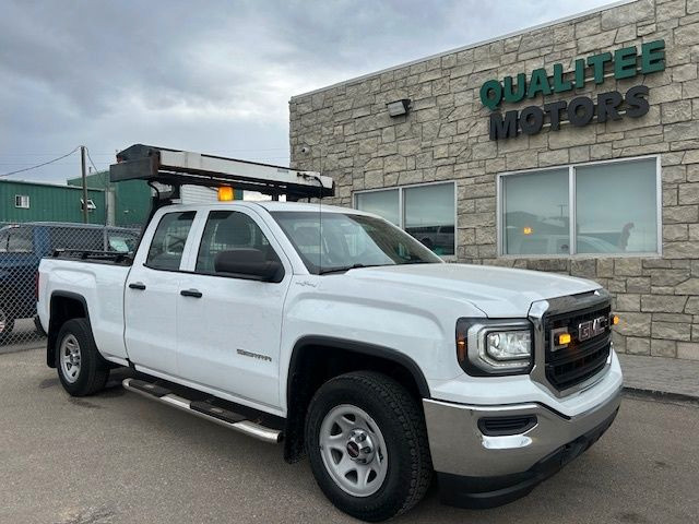 2017 GMC Sierra 1500 4WD Double Cab 143.5" in Cars & Trucks in Calgary - Image 3