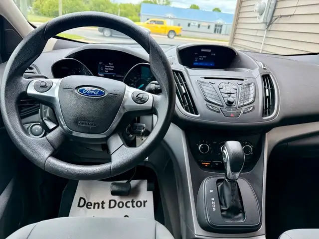 2016 Ford Escape 4WD SE - HEATED SEATS - BACKUP CAMERA dans Autos et camions dans Fredericton - Image 12