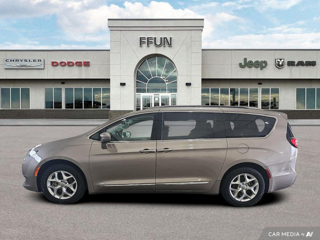 2017 Chrysler Pacifica Touring-L Plus in Cars & Trucks in Saskatoon - Image 2