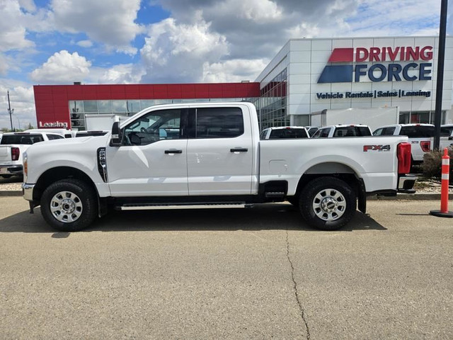 2023 Ford Super Duty F-250 SRW XLT 4WD Crew Cab 6.75' Box, 7.3L  in Cars & Trucks in St. Albert - Image 2