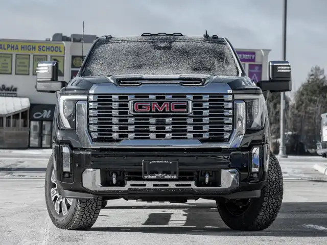 2025 GMC SIERRA 2500HD Denali- Diesel in Cars & Trucks in Markham / York Region - Image 3