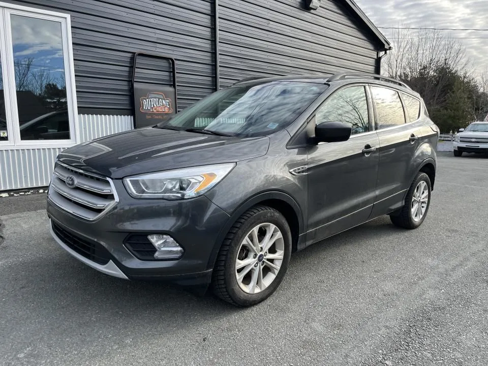 2017 Ford Escape FWD SE New MVI Well equipped