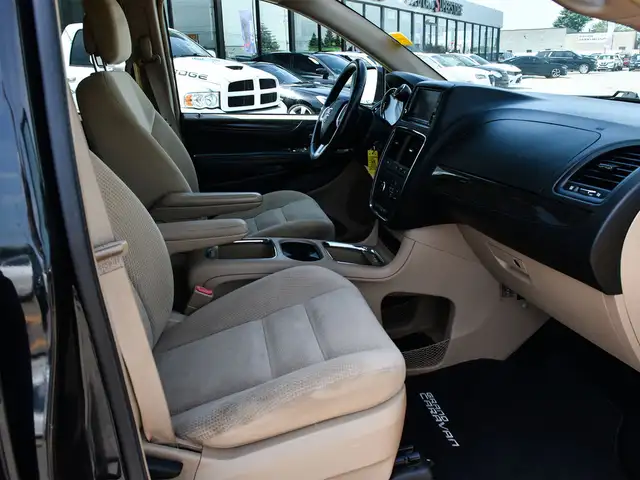 2016 Dodge Grand Caravan Crew ~Heated/Power Seats ~Cam ~Stow 'N  in Cars & Trucks in Barrie - Image 28