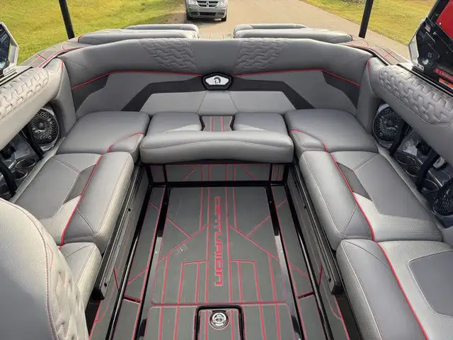 2025 Centurion Centurion Ri230 in Powerboats & Motorboats in Kelowna - Image 12