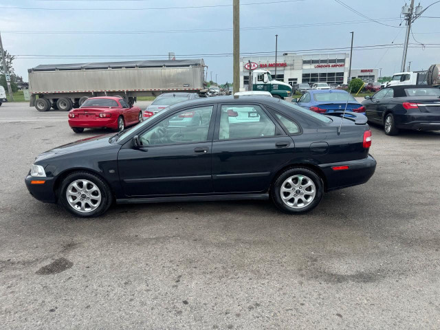 2001 Volvo S40 AS IS, WELL MAINTAINED, ONLY 114KMS, DRIVES GREAT in Cars & Trucks in London - Image 2