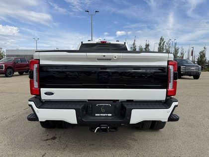 2025 Ford F-450 SUPER DUTY PLATINUM DRW w/FX4, PRO PWR, MNRF & M in Cars & Trucks in Edmonton - Image 4