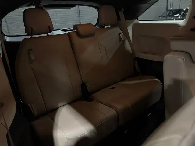 2021 Toyota Sienna XLE HYBRID 8-PASSENGER in Cars & Trucks in Mississauga / Peel Region - Image 13