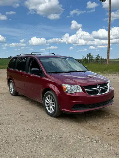 2014 Dodge Grand Caravan Mini Van 7 Seats 198000km Bluetooth Backup camera 6500$ No mechanically iss...
