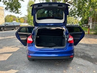 Ford focus 2012 Automatique 115 000km Vitre electrique Air climatise Siege Chauffant Sur pneu hiver... (image 8)