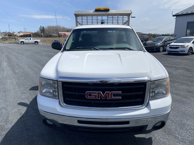 2010 GMC Sierra 1500 WT in Cars & Trucks in Sherbrooke - Image 2