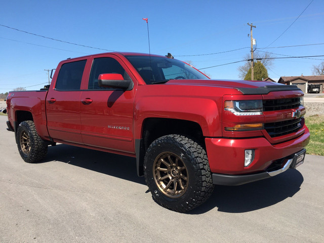 2018 CHEVROLET SILVERADO 1500 LT Z71 CREW in Cars & Trucks in Belleville - Image 2