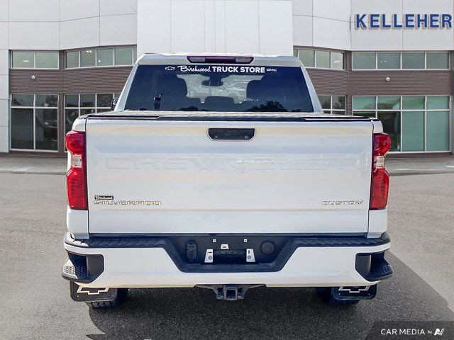 2023 Chevrolet Silverado 1500 Custom 4x4 Crew Cab | One Owner in Cars & Trucks in Brandon - Image 4