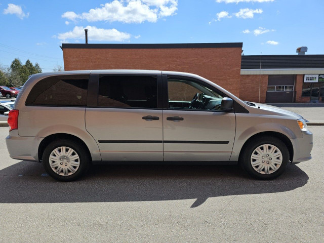 2016 Dodge Grand Caravan in Cars & Trucks in Oakville / Halton Region - Image 4