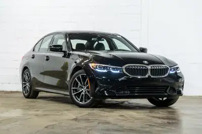 Francais: * Volant chauffant * Garniture en maille d'aluminium * BMW Live Cockpit Professional * Con...