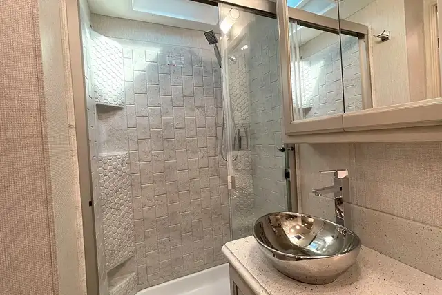 2023 Newmar Bay Star 3225 – Pre-Owned Class A Motorhome. in RVs & Motorhomes in Red Deer - Image 36