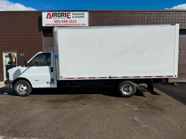 2009 Chevrolet 3500 16 FT Cube Van in Cars & Trucks in Calgary