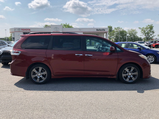 2017 Toyota Sienna SE ONE OWNER in Cars & Trucks in Belleville - Image 4