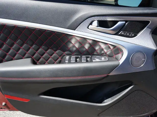 2023 Genesis G70 3.3T Sport | Winter Tires | Tint dans Autos et camions dans Hamilton - Image 22