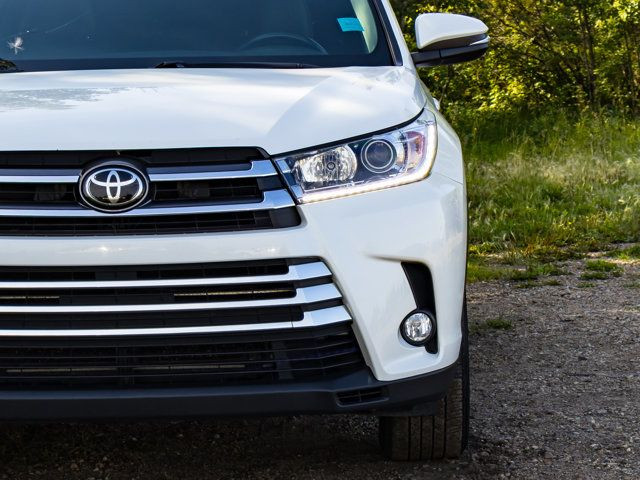 2017 Toyota Highlander XLE in Cars & Trucks in Edmonton - Image 4