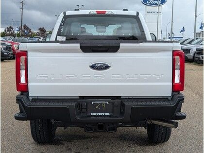 2025 Ford F-350 XL w/400W OUTLET, UPFIT SWITCHES & HD SUSPENSION in Cars & Trucks in Edmonton - Image 4