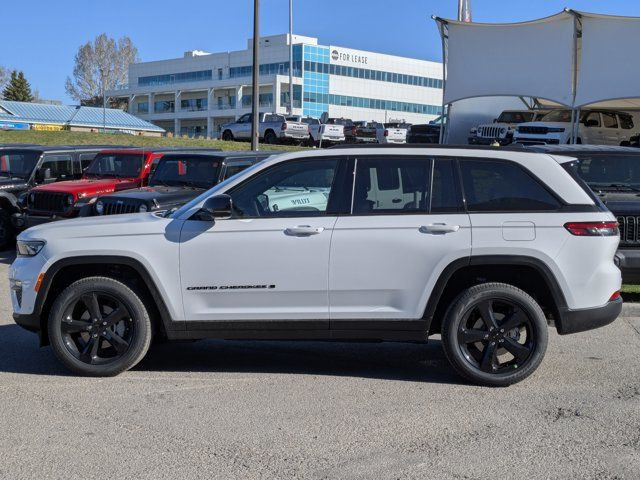 2025 Jeep Grand Cherokee Limited - Luxury Tech Group II - Black in Cars & Trucks in Calgary - Image 4