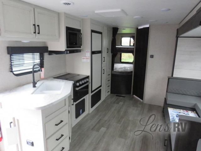 2023 Jayco Jay Flight 295BHS in Travel Trailers & Campers in Trenton - Image 4