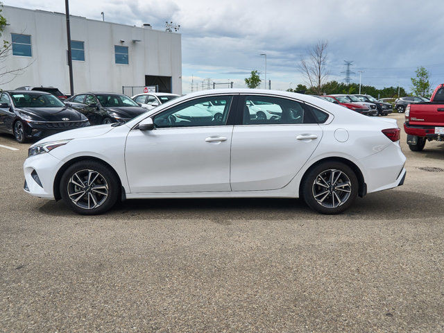 2022 Kia Forte EX | Charging Pad | Apple CarPlay | Heated Wheel in Cars & Trucks in Edmonton - Image 2