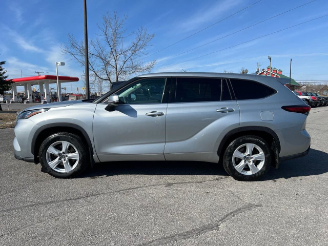 2020 Toyota Highlander LE in Cars & Trucks in Ottawa - Image 2