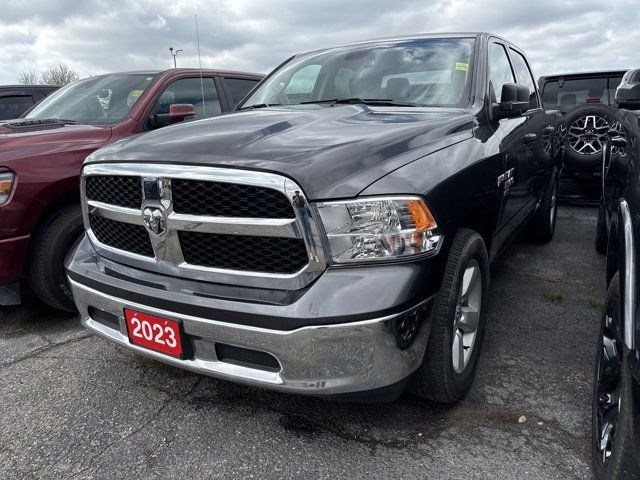 2023 Ram 1500 Classic SLT**CREW**HEMI**4X4**5.0 in Cars & Trucks in Mississauga / Peel Region - Image 2