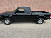 BLACK ON GREY CLOTH, 4.0L ENGINE, 5 SPEED MANUAL TRANSMISSION, NEW BATTERY, NEW BRAKES, DRIVES GREAT... (image 4)