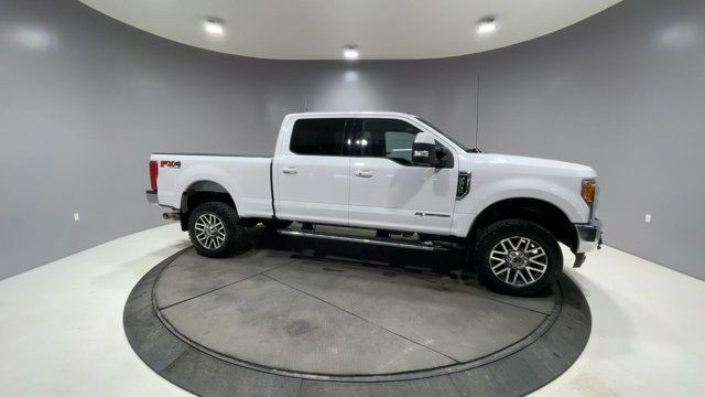 2017 Ford Super Duty F-350 SRW LARIAT - MOON ROOF in Cars & Trucks in Strathcona County - Image 4