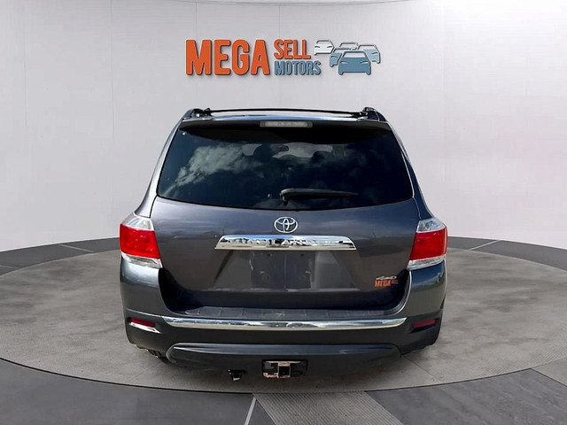 2012 Toyota Highlander SE in Cars & Trucks in Edmonton - Image 4