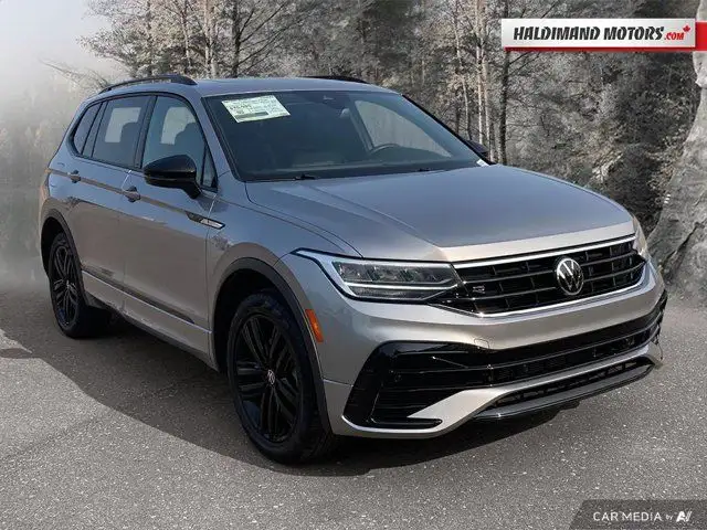 2022 Volkswagen Tiguan Comfortline R-Line Black Edition in Cars & Trucks in Hamilton - Image 8