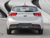 Experience effortless city driving with this sleek 2022 Kia Rio 5-door hatchback, boasting only 86,4... (image 3)