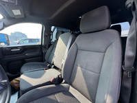 6.6L V8 GASOLINE ENGINE, LOW KM, Valid Chevrolet warranty, remote start entry, spray on liner, crew... (image 9)