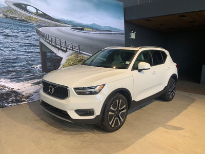 2020 Volvo XC40 T5 AWD Momentum