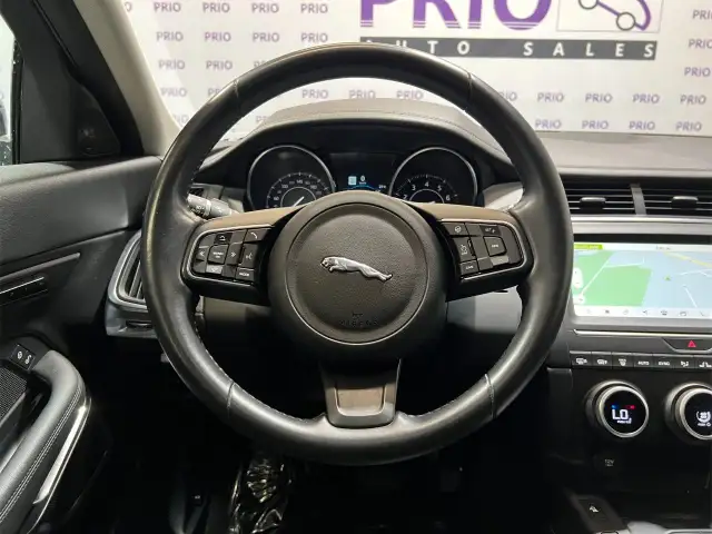 2020 Jaguar E-PACE dans Autos et camions dans Ottawa - Image 21