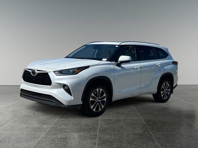 2022 Toyota Highlander XLE / Heated Seat and Steering wheel / Ha in Cars & Trucks in Calgary